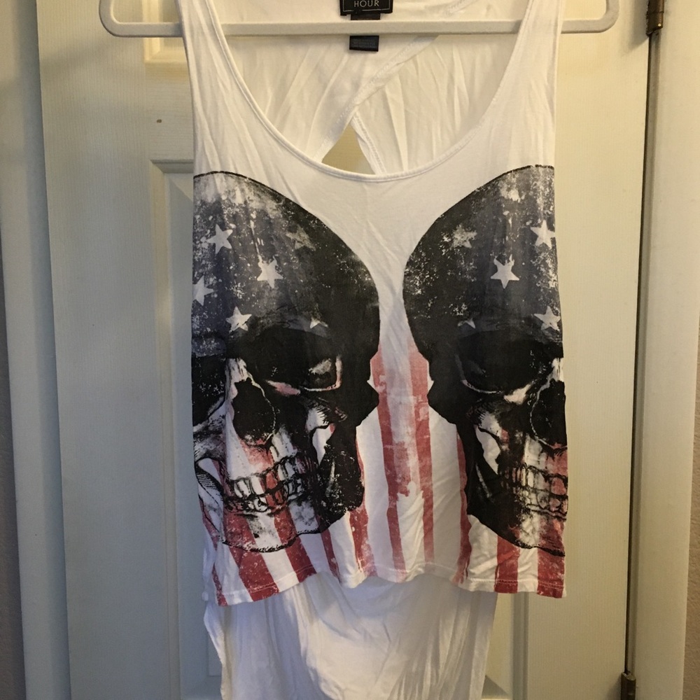 Sleeveless open back skull shirt